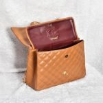 Woman's leather shoulder bag